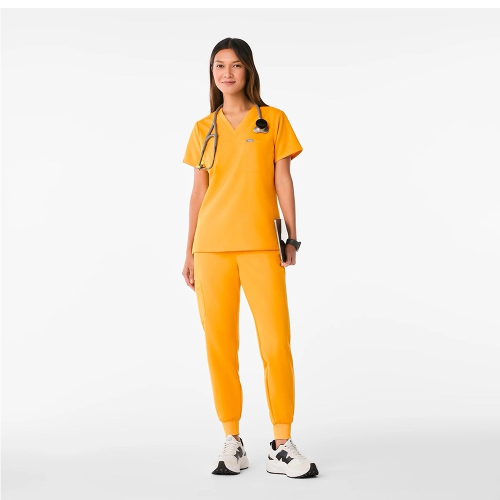 FIGS Women’s Catarina One-Pocket Scrub Top